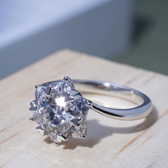 1 Carat Center Diamond 18k Engagement Ring Vintage Hearts and Flower - Picture 2 of 12